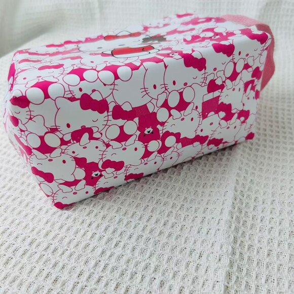 471  HelloKitty Portable Handheld Organizer Cosmetic Bag - Picture 4 of 6